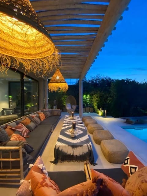 Bali-style Pool Villa in Residence Chalet in Valbonne
