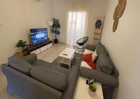 TV and multimedia, Living room, Seating area, Evening entertainment