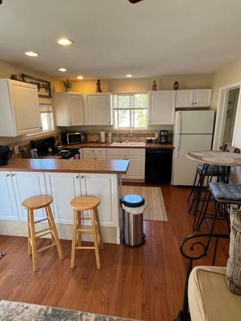Cheerful pet-friendly bungalow right in town Haus in Montrose