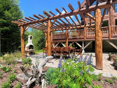 WML stunning log home in Bretton Woods, AC, 2-person Jacuzzi, indoor and outdoor fireplaces, & more! Casa in Carroll