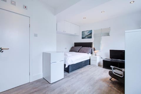 Comfy and Convenient Studio Suite Lewisham with Free street parking, WIFI and quick access to central London Sleep 3 Apartment in London Borough of Southwark