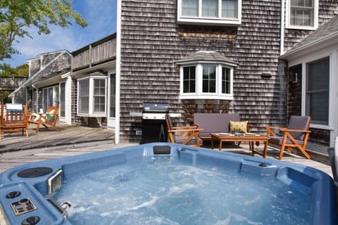 Walk to Water Hot Tub & Game Room Maison in North Eastham