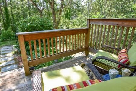 Quiet Location Near Oceanside Beaches Maison in Eastham