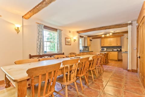 Bridge Cottages, Bridge House & Bridge Suite, Sleeps 12 Haus in Coniston