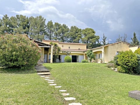 Villa Panorama - Grande bastide privée avec piscine, jacuzzi et tennis Chalet in Salernes