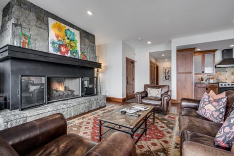 Luxury 3 BR Residence-Ski-in out in Bachelor Gulch condo Condo in Edwards