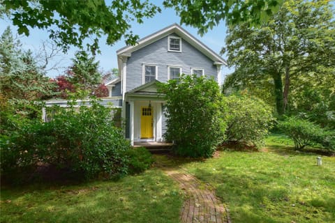Family Compound walk to Downtown! House in Wellfleet