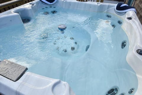 Heated Saltwater Pool Hot Tub House in Eastham