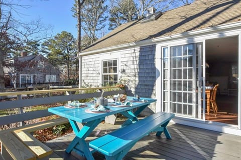 Peace and Quiet & Spacious Back Deck House in Wellfleet