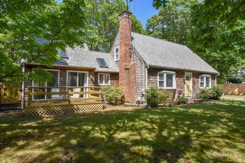 Sunroom Expansive Patio Fenced Yard Casa in North Eastham