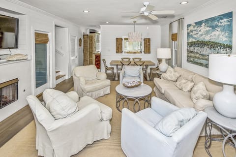Short Distance to the White Sandy Beaches, Rendezvous Main House Carriage in Seaside home House in Seaside