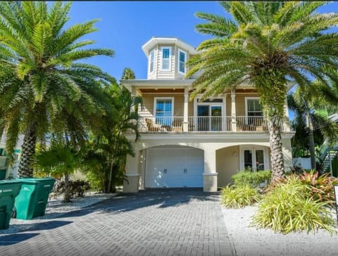 Once Upon A Time managed by Beach Retreats House in Anna Maria Island