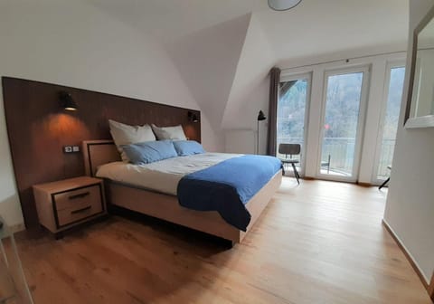 Haus-Moselliebe-Charmantes-Fruehstuecks-Zimmer-mit-Balkon-und-Blick-auf-die-Mosel-Raucherfreihaus Bed and Breakfast in Ediger-Eller