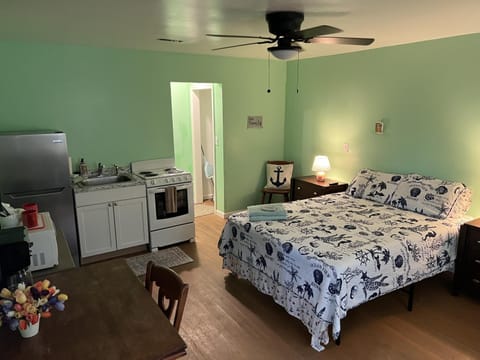 Boat House Studio - Water Front Pets WiFi Smart TV apts Condo in Norfolk