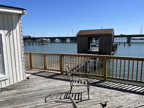 Boat House Studio - Water Front Pets WiFi Smart TV apts Condo in Norfolk