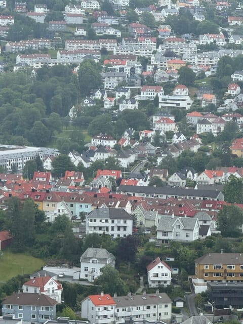 Modern apartment with free parking Apartment in Bergen