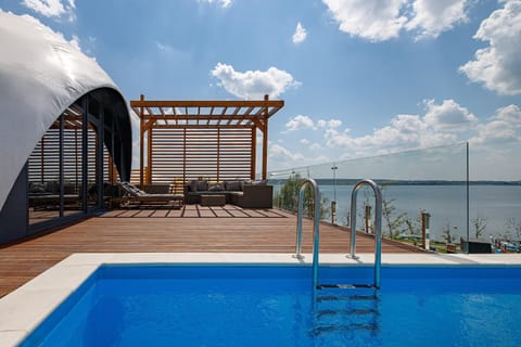 Natural landscape, View (from property/room), Balcony/Terrace, Lake view, Sea view, Swimming pool, sunbed