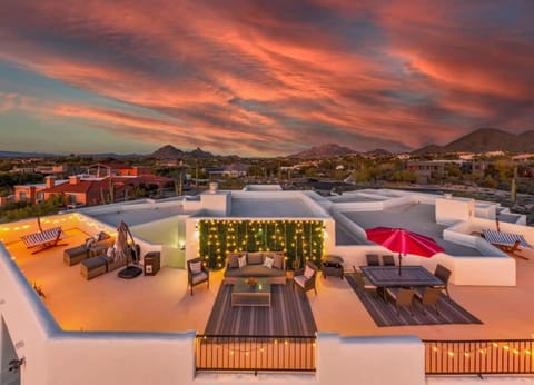 Golf Sim & Putting Green - Rooftop with 360 Views House in Scottsdale