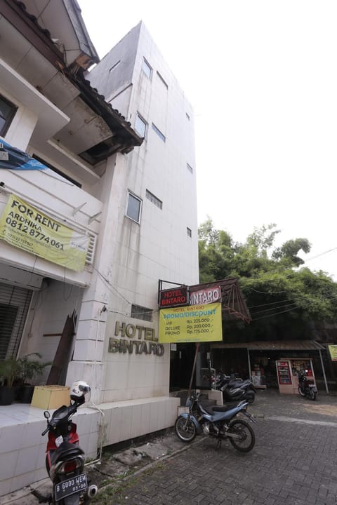 Super OYO 92677 Hotel Bintaro Hotel in South Jakarta City
