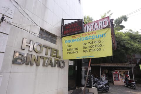 Super OYO 92677 Hotel Bintaro Hotel in South Jakarta City