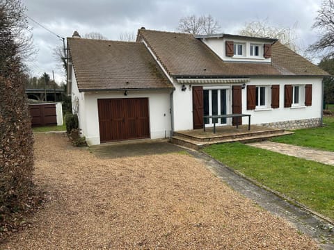 Maison au calme avec spa et rivière à côté de CHARTRES House in Île-de-France