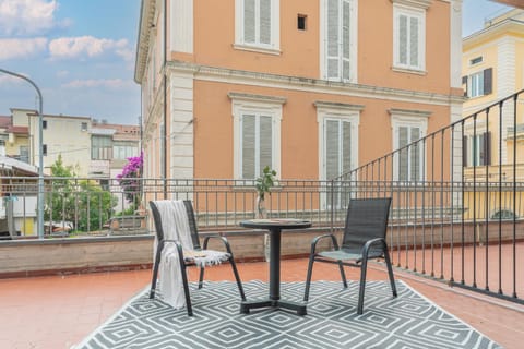 Patio, Day, Balcony/Terrace