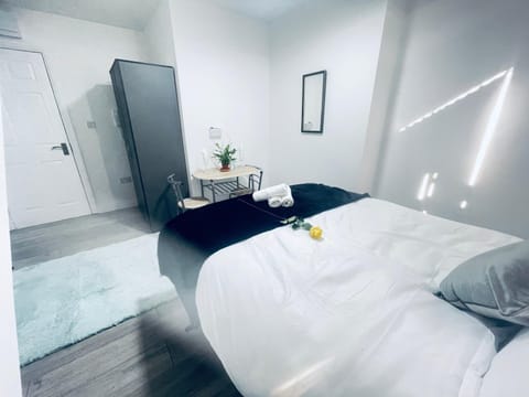 Beautiful 1 bed apartment Condo in Metropolitan Borough of Solihull
