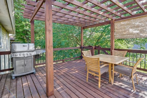 Single-Story Webb City Home with Deck and Gas Grill! House in Joplin