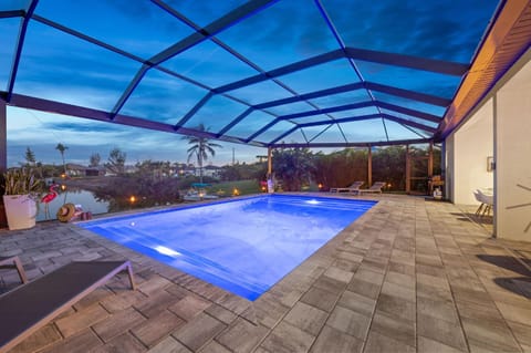 Entire Luxury Duplex Gulf Access Heated Saltwater Pool Villa in Cape Coral