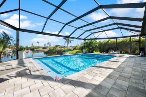 Entire Luxury Duplex Gulf Access Heated Saltwater Pool Chalet in Cape Coral