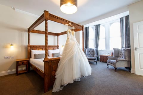 Bed, Photo of the whole room, Bedroom, wedding