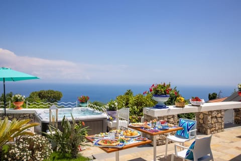 Hot Tub, Balcony/Terrace, Food and drinks, Dining area, Sea view, Breakfast