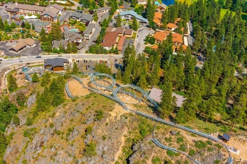 Adventurer's escape at Icicle Village with pool and hot tub Condo in Leavenworth