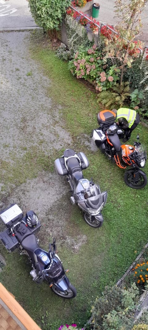 Garden view, Parking