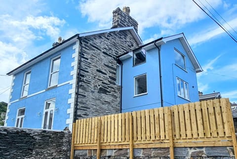 Porthmadog, Sleeps 11, 5 Bedrooms, 5 Bathrooms, Mountain Views House in Porthmadog