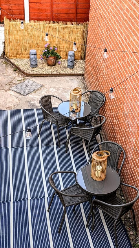 Patio, Dining area