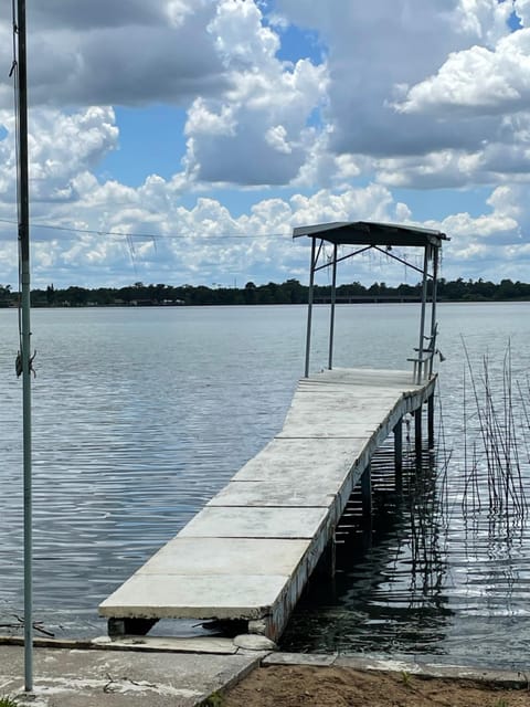 Clear Lake Retreat: Private pool, lakefront Casa in Orlando