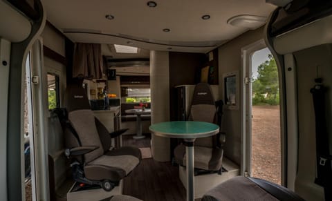 Caravana Rustic Escapes Campground/ 
RV Resort in Valencia