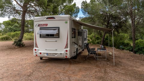 Caravana Rustic Escapes Campground/ 
RV Resort in Valencia