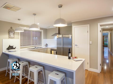 Dining area, Communal kitchen, kitchen