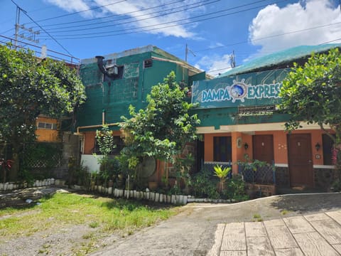 Country Sampler Inn Hostal in Tagaytay