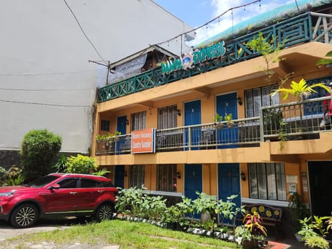 Country Sampler Inn Hostal in Tagaytay