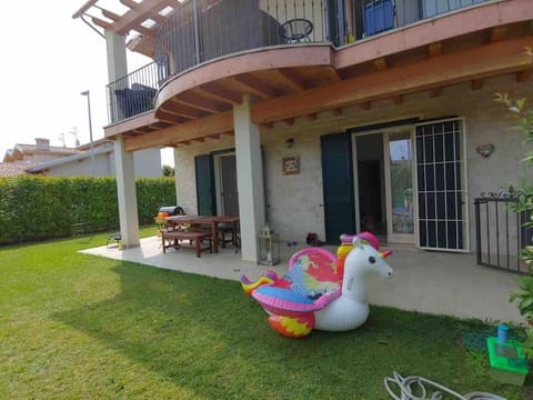 Timetofreedom Appartamento con giardino privato e piscina Apartment in Peschiera del Garda