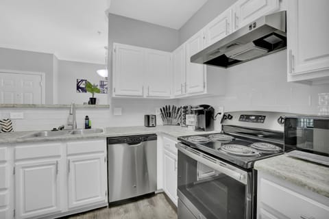 1 BR 1 BA Stylish Apartment in Brookhaven Apartment in North Druid Hills