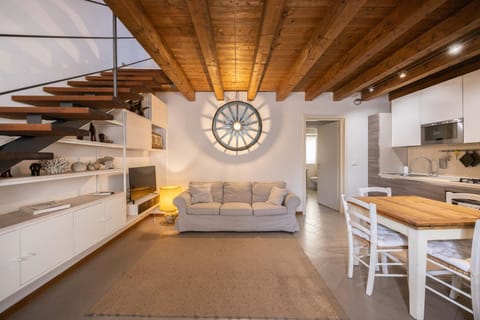 Kitchen or kitchenette, Seating area, Dining area