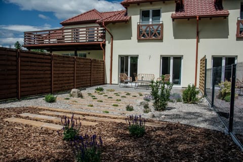 Property building, Day, Garden, Garden, Garden view