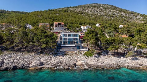 Villa Korcula Grandeur - 5 Bedrooms - Stunning Waterfront Setting - Direct Sea Access Villa in Dubrovnik-Neretva County