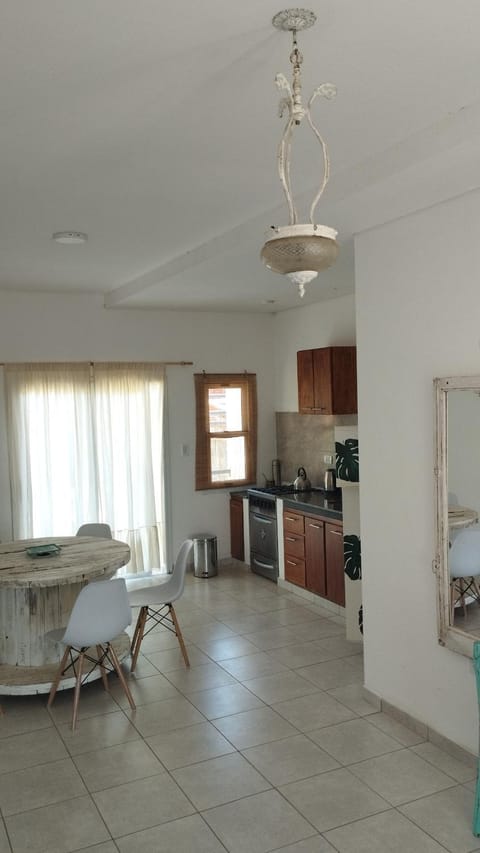 Kitchen or kitchenette, Dining area, pet friendly, stove