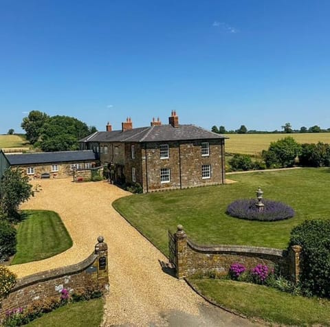 Property building, Garden, Garden view, Parking