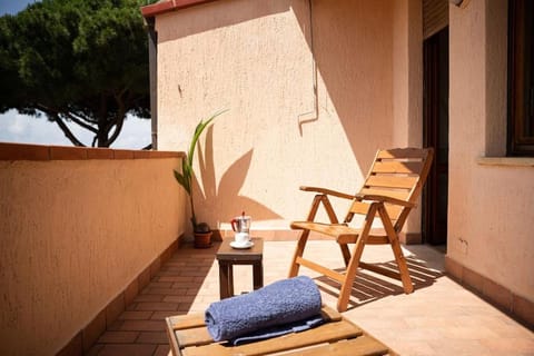 View (from property/room), Balcony/Terrace, Seating area, sunbed